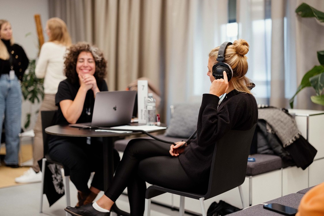 Macha Gharibian and Susanne Regina Meures / Matchmaking for Women