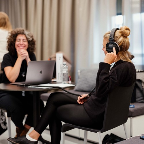 Macha Gharibian and Susanne Regina Meures / Matchmaking for Women